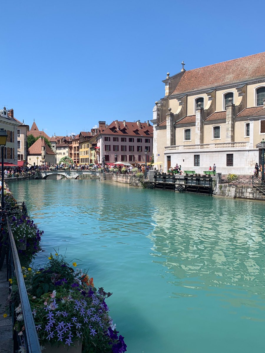 StudyTravelCOM's tweet image. #feedbackfriday from Linda (England) about her #French course in #Annecy. I had a wonderful week, wish I had booked for longer. My smile began on Sunday and didn&apos;t leave my face until I returned home. It was a fulfulling adverture that I will soon redo!🙂 bit.ly/2tYBNmW