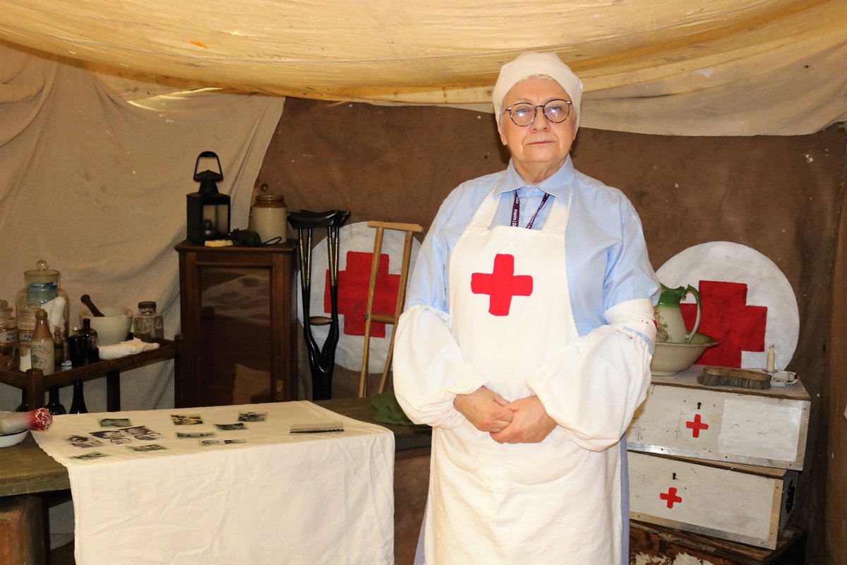 BWTrust's tweet image. Students @KSAcademy1 learned about war on the front line during a ‘Trench and Triage’ presentation, which focused on daily life of the soldiers and medics in WWI &amp;amp; the range of techniques that were developed to treat the devastating injuries sustained.  
bit.ly/2OfGGPj