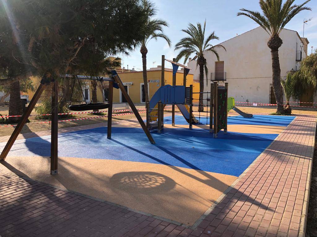 playandflex's tweet photo. Ya tenemos aquí el #findesemana. En #alicante brilla el sol 🌞 vivimos en el paraíso!!🌴 @playandflex disfruta de lo #juegosalairelibre #parquesinfantiles #pavimentosparaparquesinfantiles. https://t.co/kWQrZoPyGU