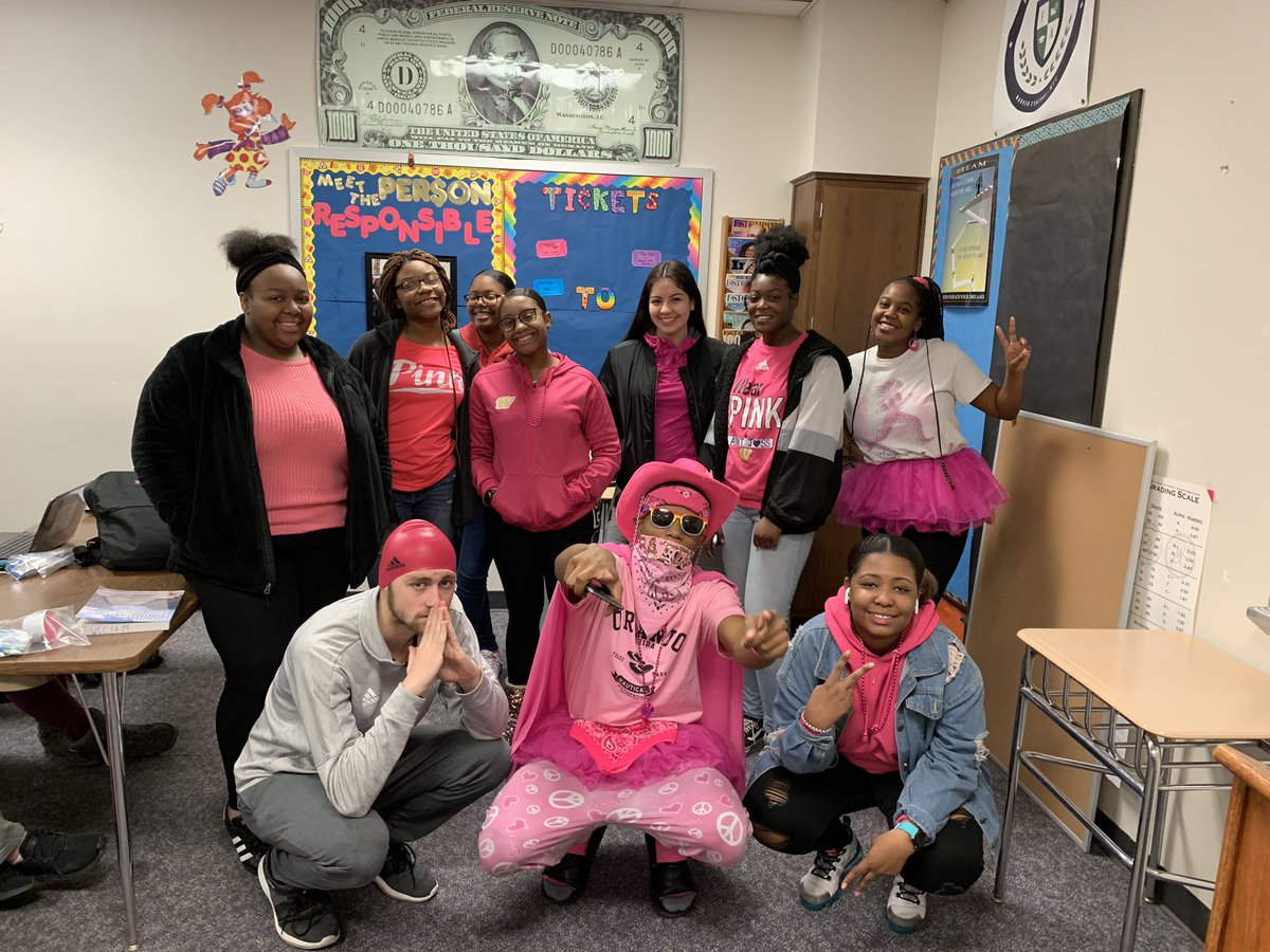 WCC_FinanceAcad's tweet photo. Seniors are turning it up for PINK week! #wccfa #pinkweek https://t.co/05aZk2qL8U