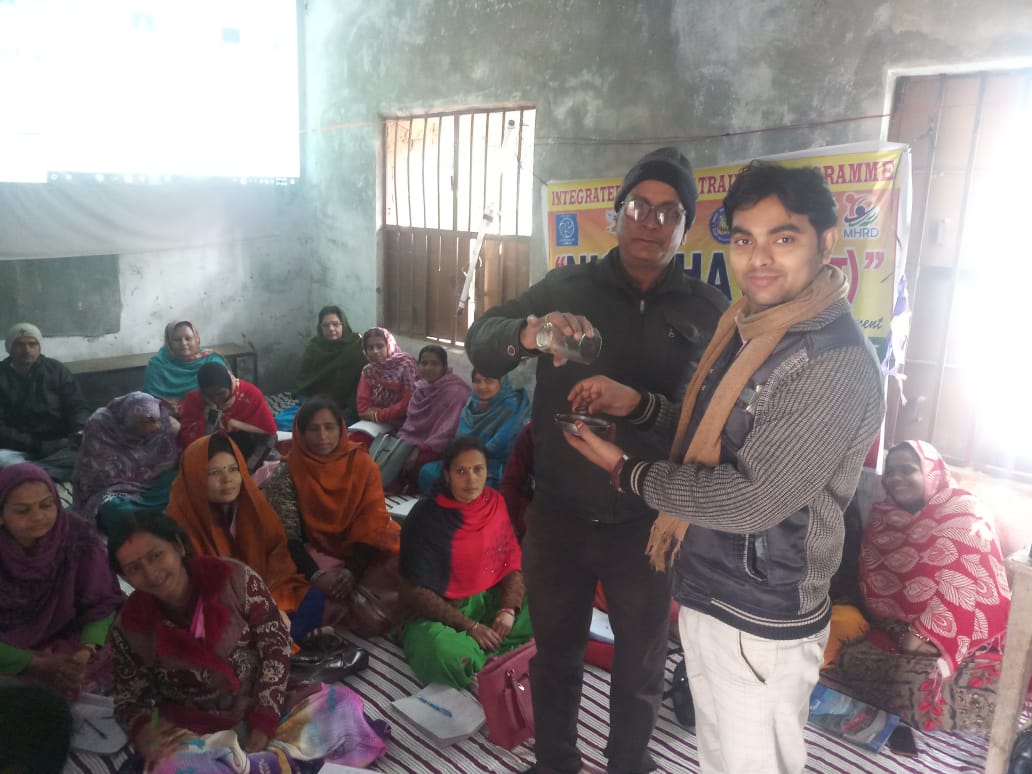 bep_sitamarhi's tweet photo. Glimpses of 4th day #NISHTHA training at SITAMARHI, BIHAR
Venue- BRC Belsand(1st batch)
DATE - 28 JAN TO 01 FEB 2020
#NISHTHA
#IntegretedTeacherTrainingProgramme @HRDMinistry @ap_behera
@mangarg2002 @DrRPNishank
@hk_senapaty @SanjayDhotreMP @scertbihar https://t.co/WqvDendW5W