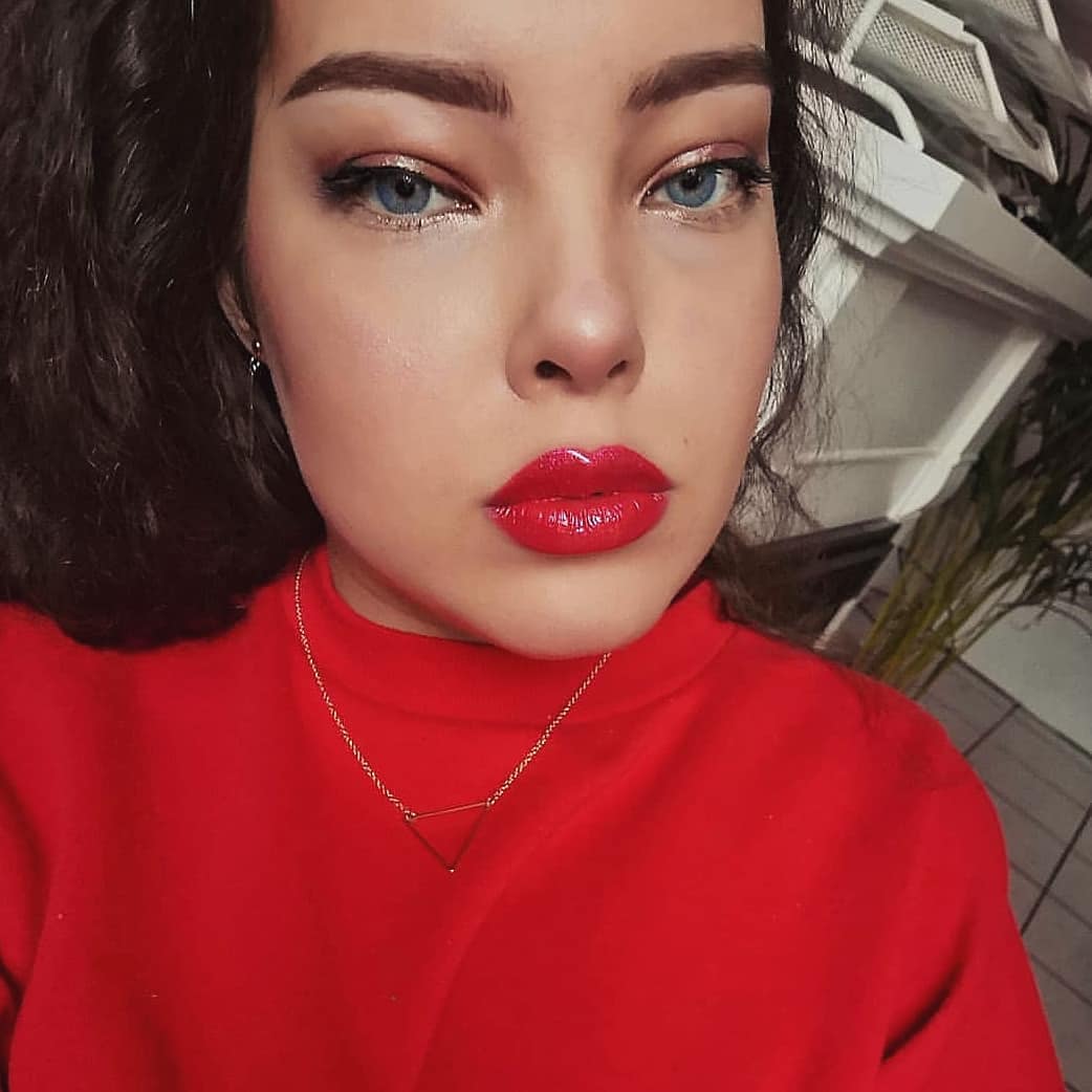 charrypi3's tweet photo. [ad: @prettylittlething]
Red Ultimate Oversized Sweater
#prettylittlething

https://t.co/eWiBGP6kE7 https://t.co/YXkbDO27z0