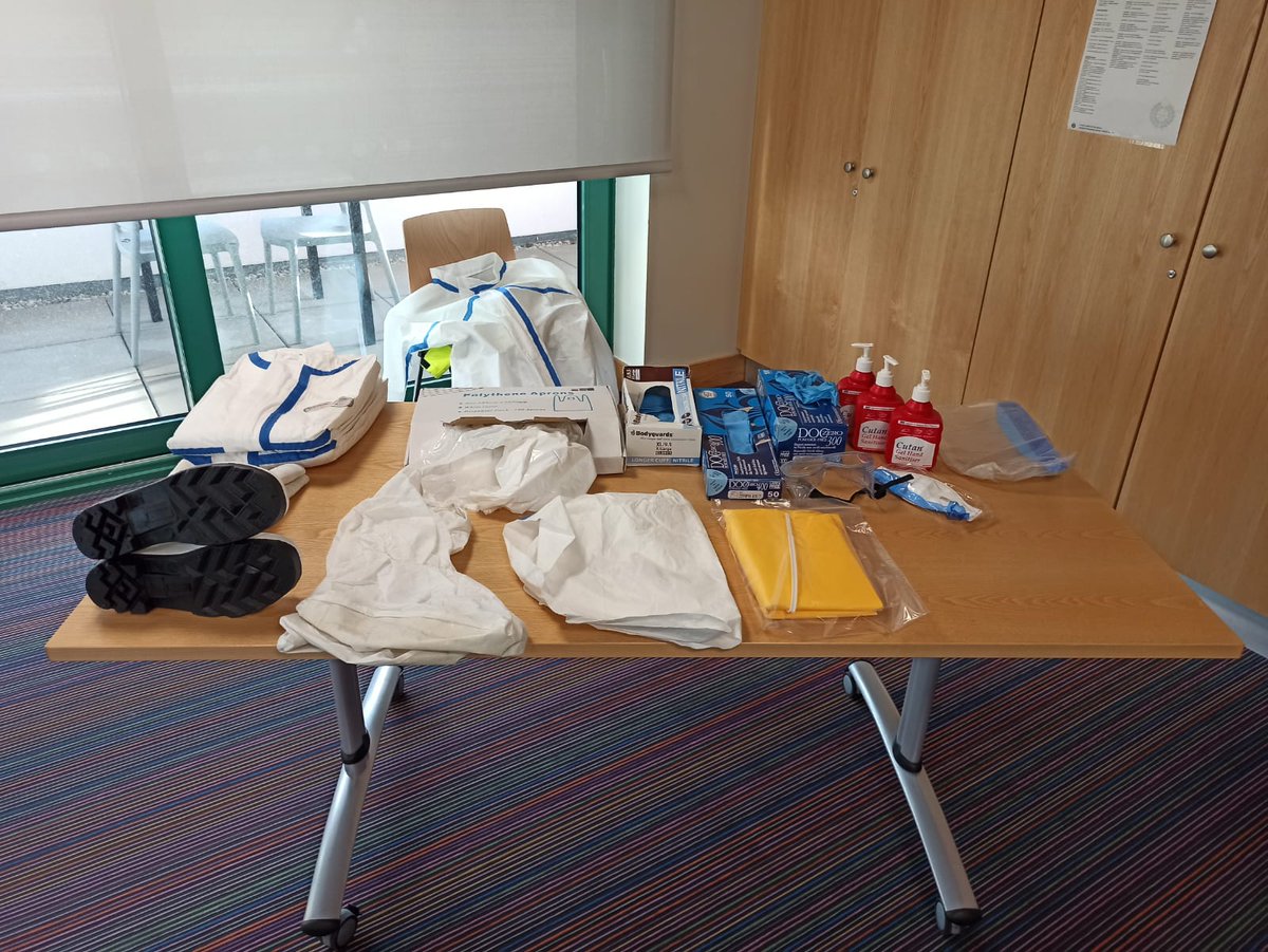 tropicsafe's tweet photo. Visiting the #Health Protection Surveillance Centre of #Ireland (@hpscireland), where Lawrence Kenna, Education &amp; Competency Assurance Officer, shows us how they work for the #InfectiousDiseases prevention and a demo of the Personal Protective Equipment #PPE
·
#erasmusTropicsafe https://t.co/gxBtjyE2pg