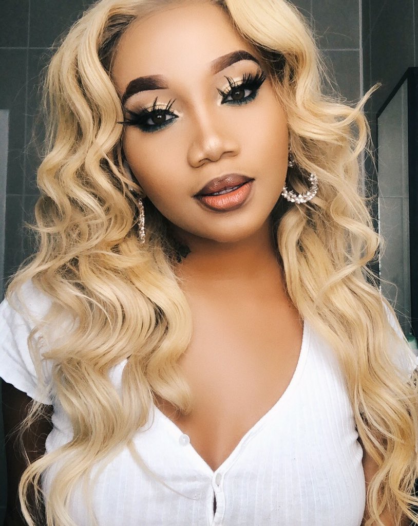 Shamiso_'s tweet photo. “In the mirror she a blessing, rebuking the devil.” https://t.co/NGJSHzp45Y