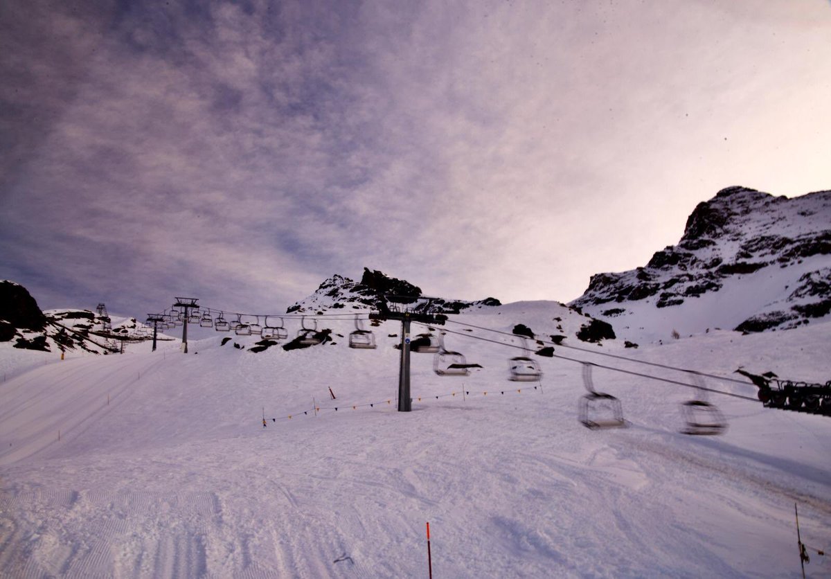 champoluc1's tweet photo. A cloudless day here in Champoluc with sunshine throughout the day. With Highs of 2° and Lows of -2° #sko2 #champoluc https://t.co/5b10mmKNqE
