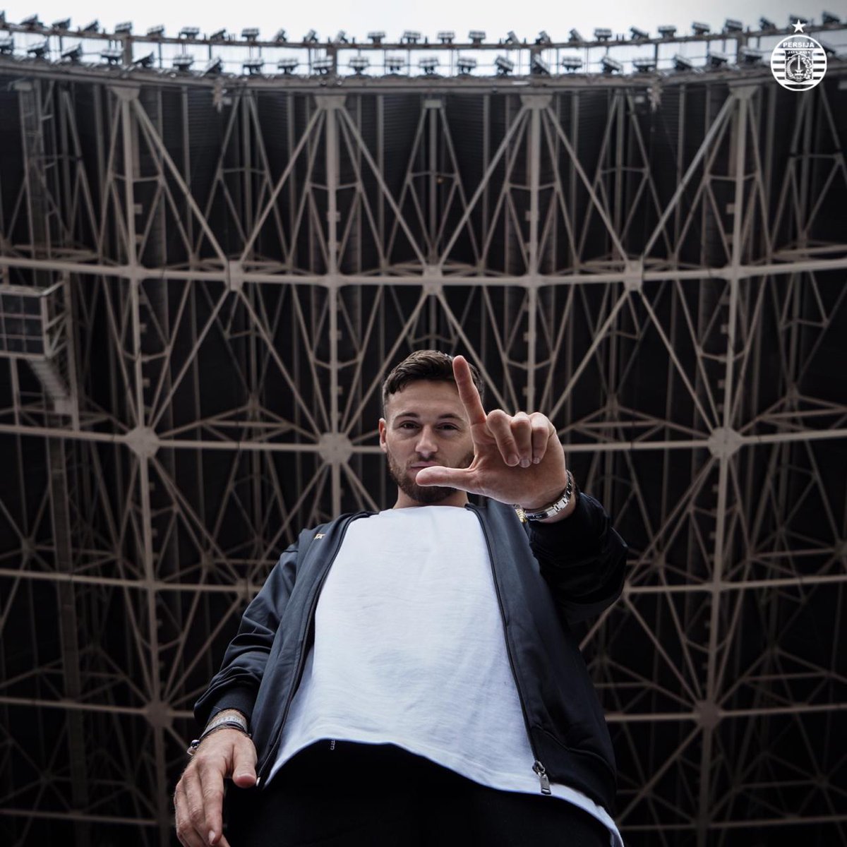 Bersama mengukir sejarah dan mencatat kisah hingga 4 tahun ke depan. 

#PersijaJakarta