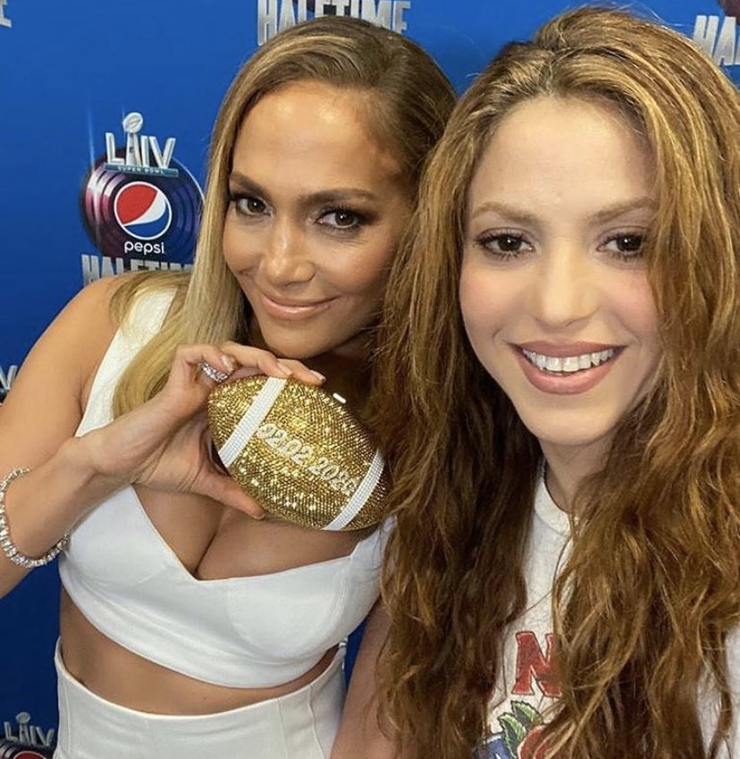 RedShoeMovement's tweet photo. Why #JLo And #Shakira Aren’t Getting Paid For The #SuperBowl #HalftimeShow 🏈 
#women #diversity #hispanic 
https://t.co/7dtF39ORnv https://t.co/vnBkk102qt