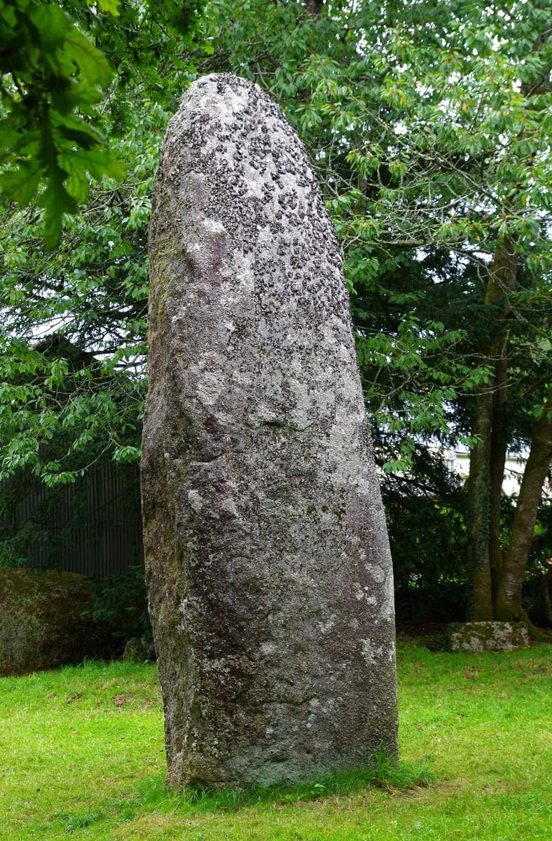 #Menhir de #Kerampeulven à #Berrien #finistere #bretagne #emojibzh #megalithe