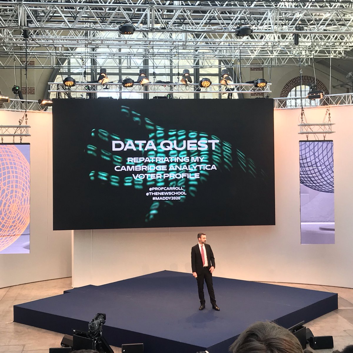 📱👉🏼 #MaddyKeynote David Carroll on stage <a href="/profcarroll/">David Carroll 🦣🦋</a>, associate profesor at Parsons School of Design &amp; lanceur d’alerte dans l’affaire #CambridgeAnalytica  

#MBADMB <a href="/VincentMontet/">Vincent MONTET</a> <a href="/ArnaultChatel/">Arnault Chatel</a>