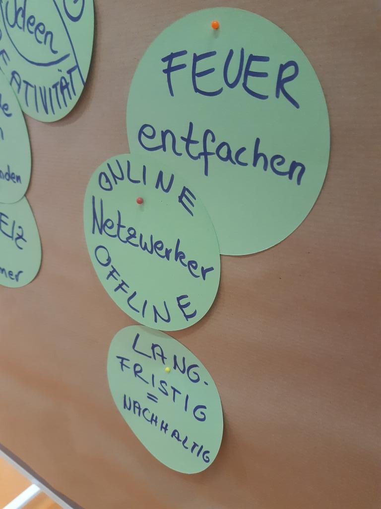 InaKradepohl's tweet photo. Ergebnisse der Session 2: Weiterbindungsangebote hinsichtlich #nachhaltigkeit #digitalisierung #klimapolitik im #DigiBarcampAC ist das Feuer entfacht 😉 https://t.co/x8cXJ1NolI
