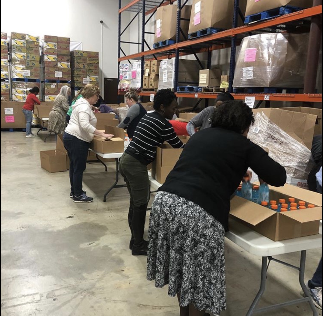 fcboe's tweet photo. After a long day of teaching, Spring Hill Elementary's faculty and staff went above and beyond as they volunteered at the Midwest Food Bank in Peachtree City and provided hunger-relief for more than 15,500 people in need! This is wonderful news! 📸 : Spring Hill Elementary https://t.co/xK954gkVb3
