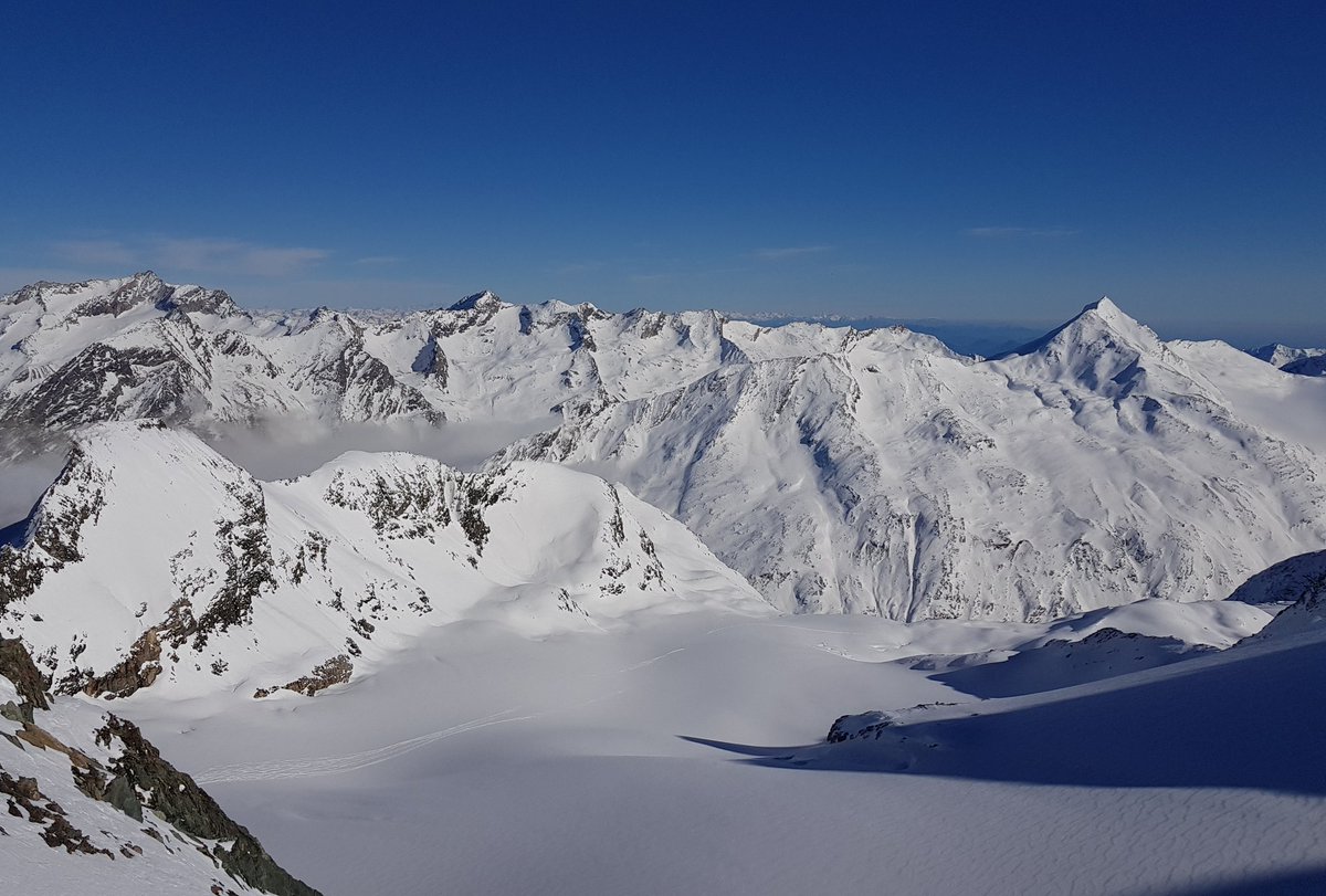 Ayanami_ch's tweet photo. Auf dem #Allalin in #SaasFee https://t.co/HCwjgwlD6Z