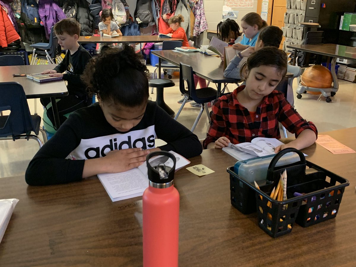 Kelly_Isenogle's tweet image. They would stay this way for a long time if I let them. #freereadfriday