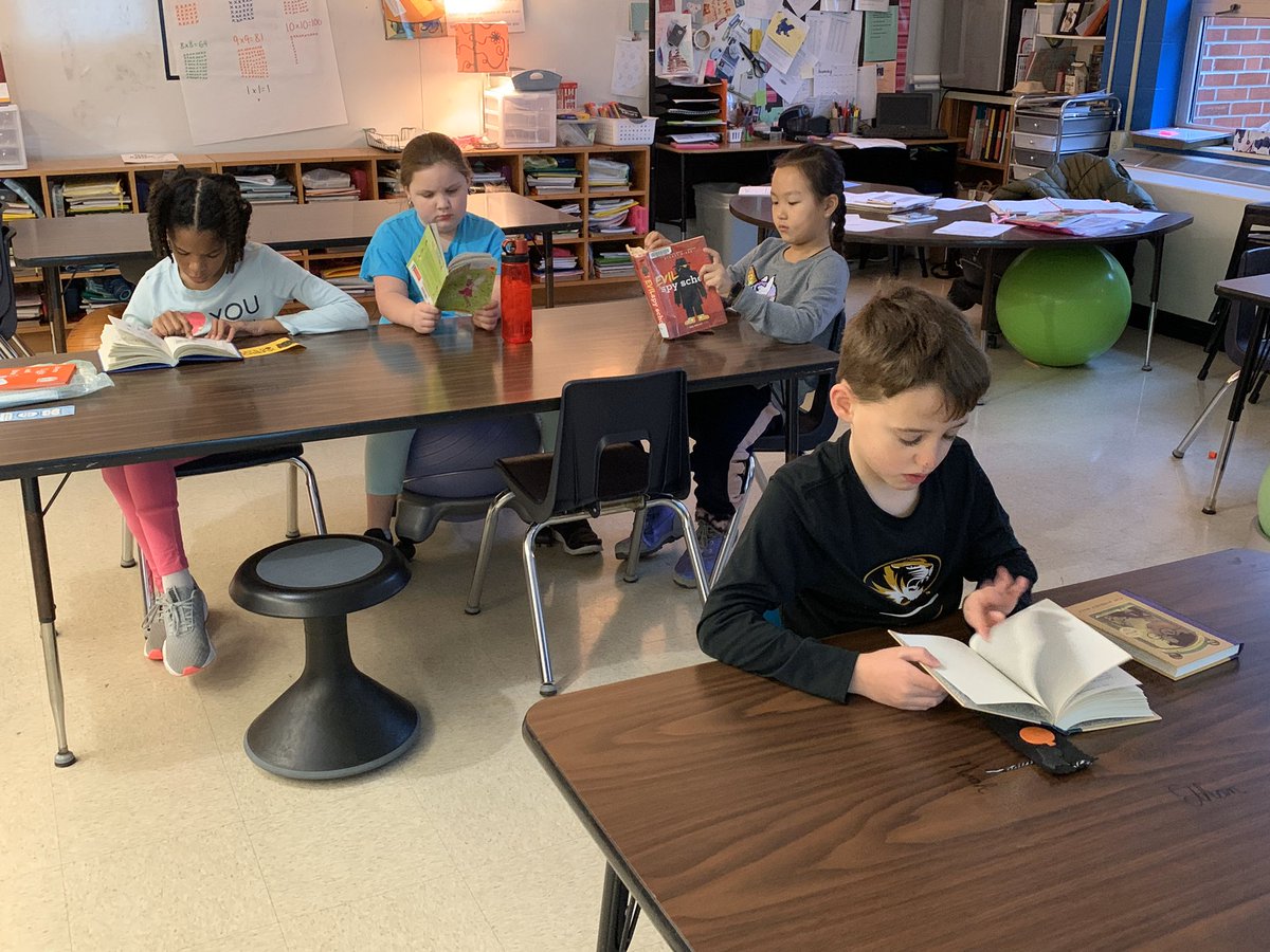 Kelly_Isenogle's tweet image. They would stay this way for a long time if I let them. #freereadfriday