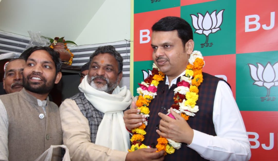 Dev_Fadnavis's tweet photo. Campaigning in sanjay market in Mangolpuri Assembly Constituency for #DelhiElections2020 !
#DelhiWithBJP all the way! https://t.co/ednRcZq2zy