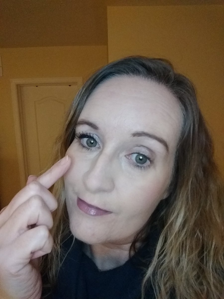 LeafGal79's tweet photo. Just a few orders short of hitting my January goals 😀

Yes that's right it's a F"LASH" sale until tonight! Save the shipping on the #Younique  #4dmascara! Let me know if I can hook you up!! It really is as good as everybody says 😍 https://t.co/P1DdO5ObBn