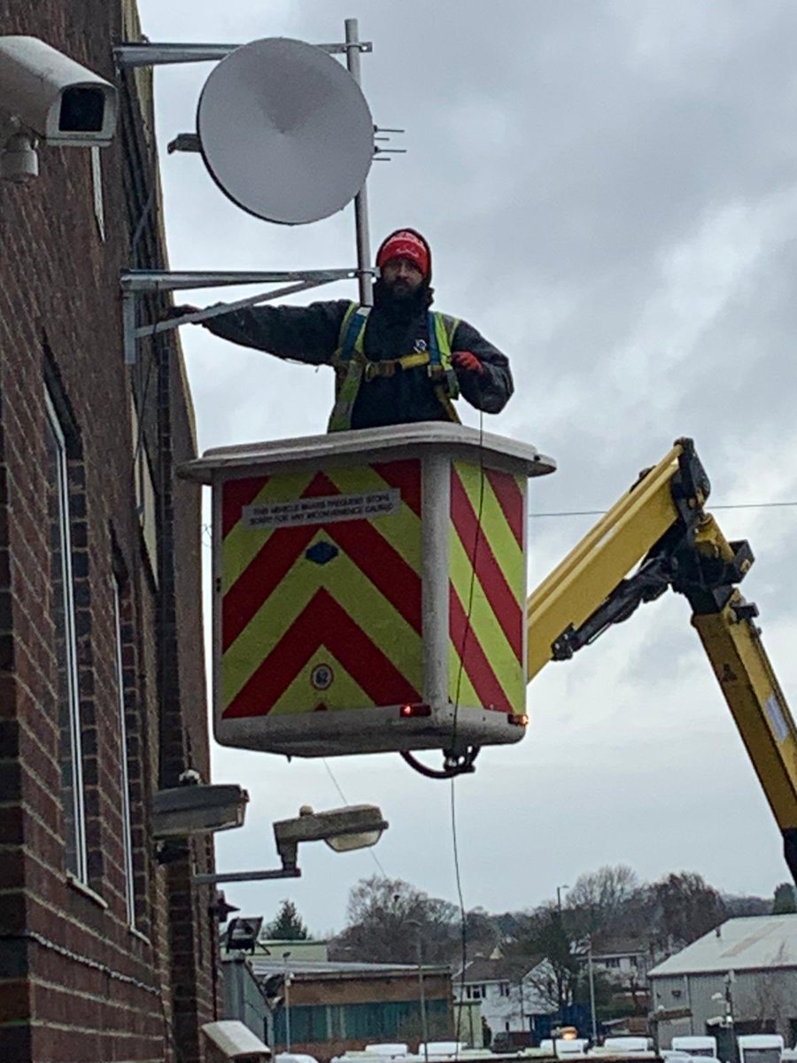 RobEvans2909's tweet photo. Nice to see the @TIS__UK engineer kept warm in his @CSLGroupLtd Hat #winterwinners https://t.co/3SQfJgThIq