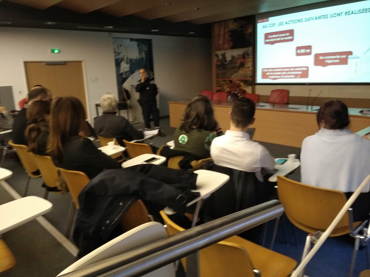 SapeursA's tweet photo. Séminaire des cadres de la @VilleAvignon sur la culture du #risque en partenariat avec le CSP Avignon. https://t.co/uQQNX2GTyX