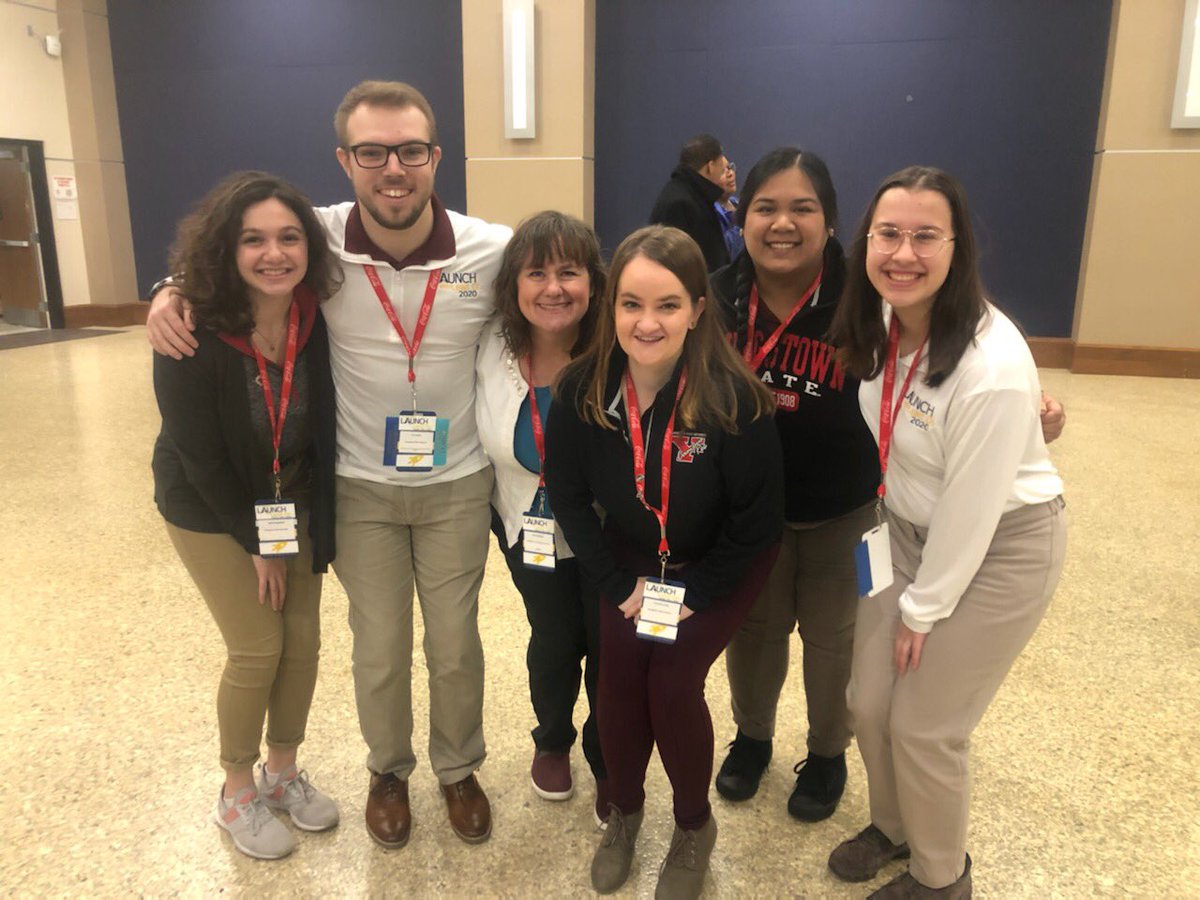 domosako's tweet photo. Penguins meet a Demon!! #YSU #DePaul #LaunchintoLeadOn https://t.co/sAzHsVlgzT