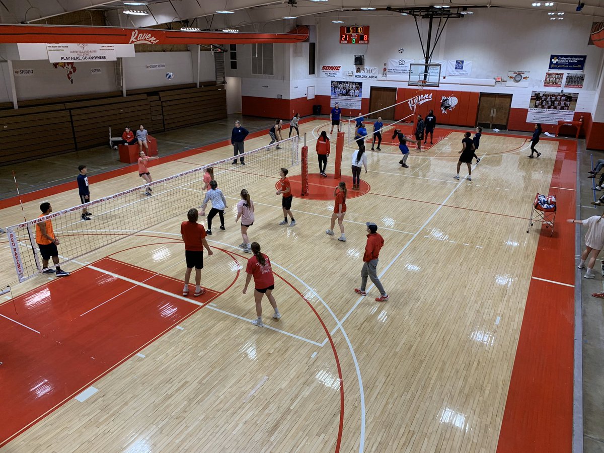 This month’s intramural volleyball tournament brought out a crowd! A huge S/O to Baseball and Volleyball for bringing home the 🏆