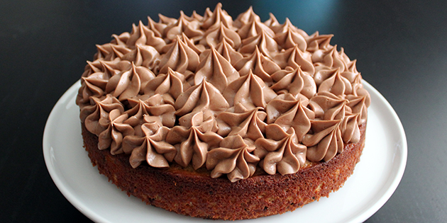 Webopskrifter's tweet photo. Den her banankage med lækker Nutella-creme på toppen er simpelthen umulig at modstå #merenutella https://t.co/NHE59QRp9R https://t.co/qJmCnneVz0