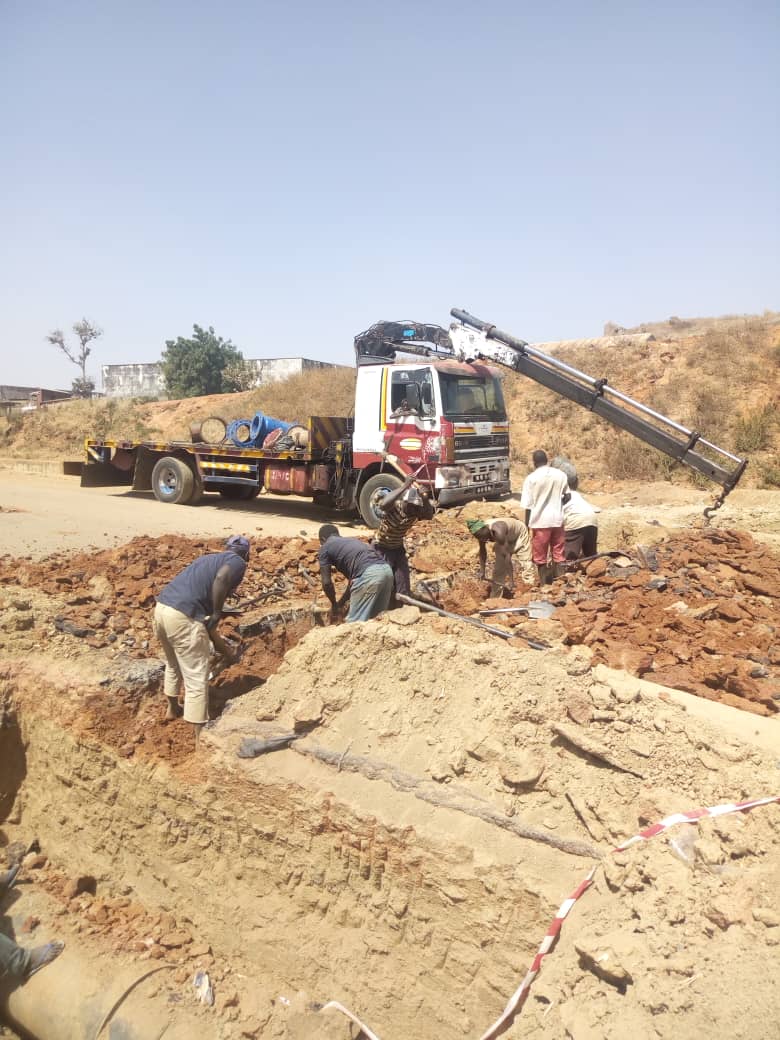 KADSWAC1's tweet photo. Above is the picture of integration between DN 600mm with DN 400mm serving TUDUN wada tank for the purpose of improving water supply to tudunwada,gyallesu, Tudunjukun magume gaskiya layout,kwarin Dangoma,dakace, anguwan Kaya and Nagaoyi respectively
#KADSWAC https://t.co/6lMHnJ5WDh