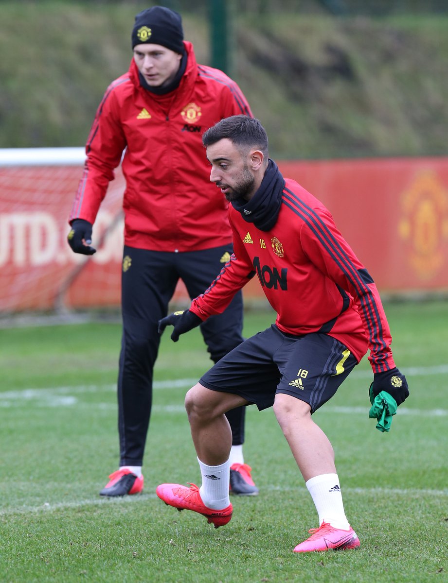 ManUtd's tweet photo. You want Bruno training pics? You got Bruno training pics 👍 

@B_Fernandes8 #MUFC https://t.co/ai2nnTcTwB