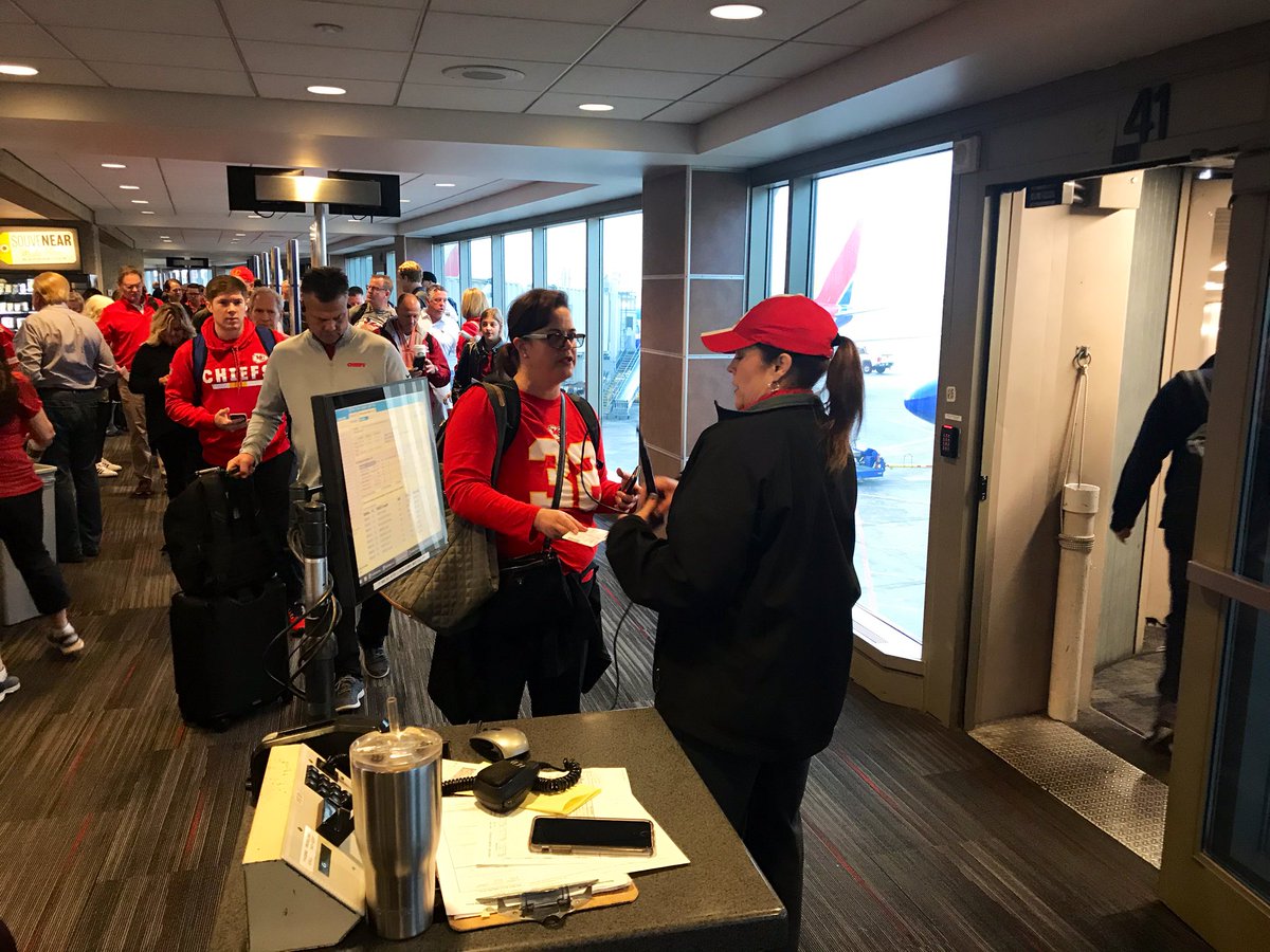CharlieKeegan41's tweet image. It’s a sign: this flight from @KCIAirport to @FLLFlyer is full of @Chiefs fans and it’s boarding at GATE 41 for @41actionnews. It’s too perfect. The universe is aligning for a Chiefs Super Bowl victory. 

#ChiefsKingdom #SuperBowlLIV