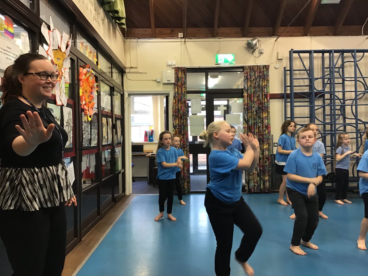 ClassHerons's tweet photo. Dancing with @BhangraBlaze https://t.co/xYFKQ0NFLz