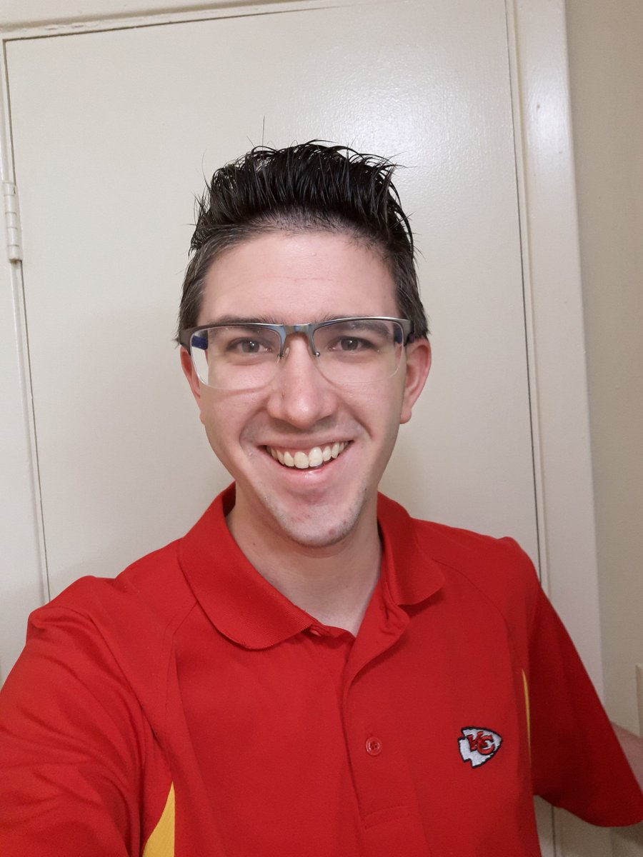 JustinLarimore's tweet photo. It's finally #RedFriday #ChiefsKingdom
#chiefsspiritweek #superbowlspiritweek https://t.co/szFsV6VIU9