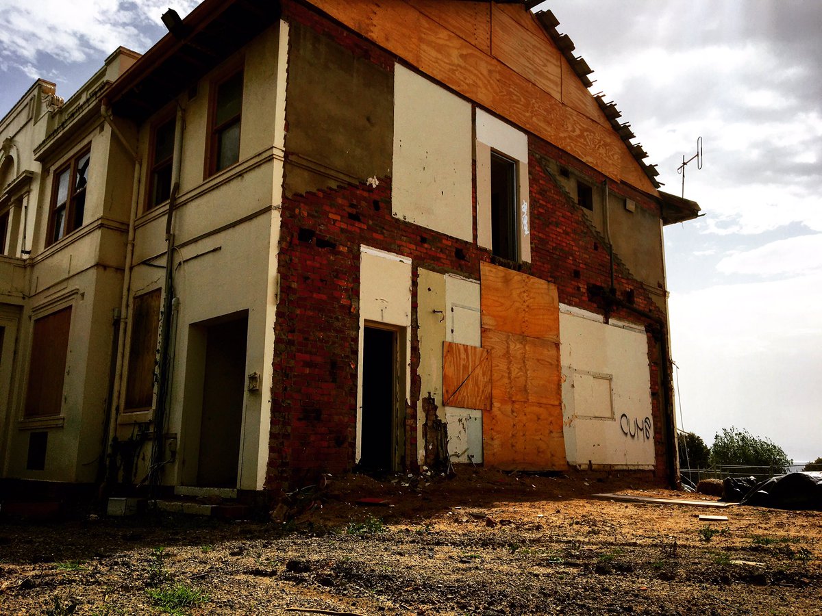 MelbourneUrbex's tweet photo. Im reall Impressed with some of these Pics we took today at an abandoned age care place https://t.co/qX8NuRLyu5