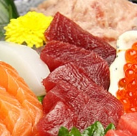 TripleLights's tweet photo. #Sushi 🍣 is not the only Japanese #food you have to try, but there are many different dishes waiting for you, such as #ramen 🍜 and #okonomiyaki. Check out our 15 best Japanese foods you have to try while visiting #Japan 🇯🇵: https://t.co/QRG0cQSis4 https://t.co/d26aqp60YO