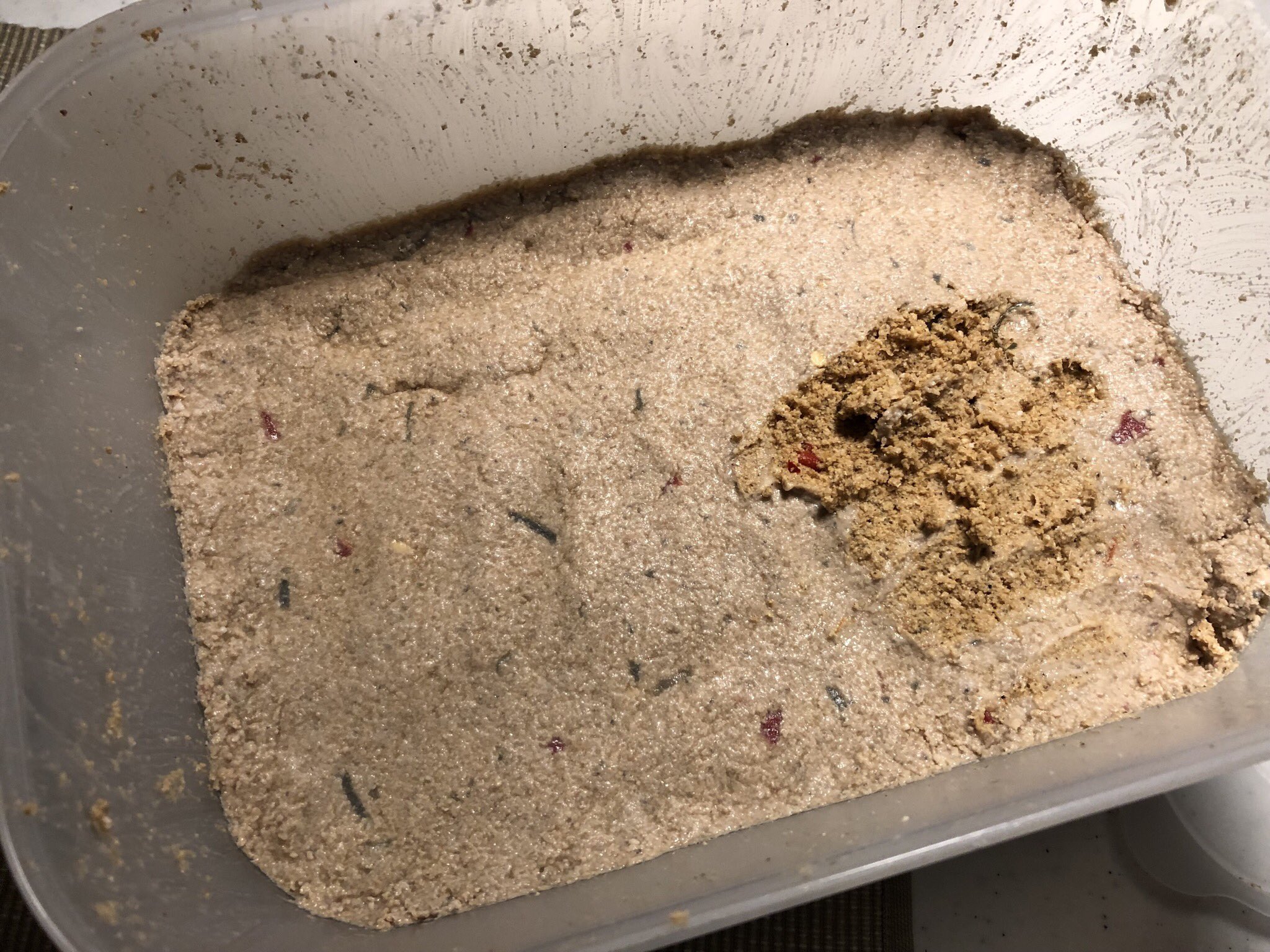 カルクウ お 糠床の表面にねっとり白い膜 香りも強い 以前コレ見たときはカビと思って丸ごと捨てたけど 調べたら産膜酵母ってやつだとか ここ数日暖かかったし混ぜ忘れてたし 表面棄てて混ぜたら良しとのこと T Co N2suuc2jlz Twitter