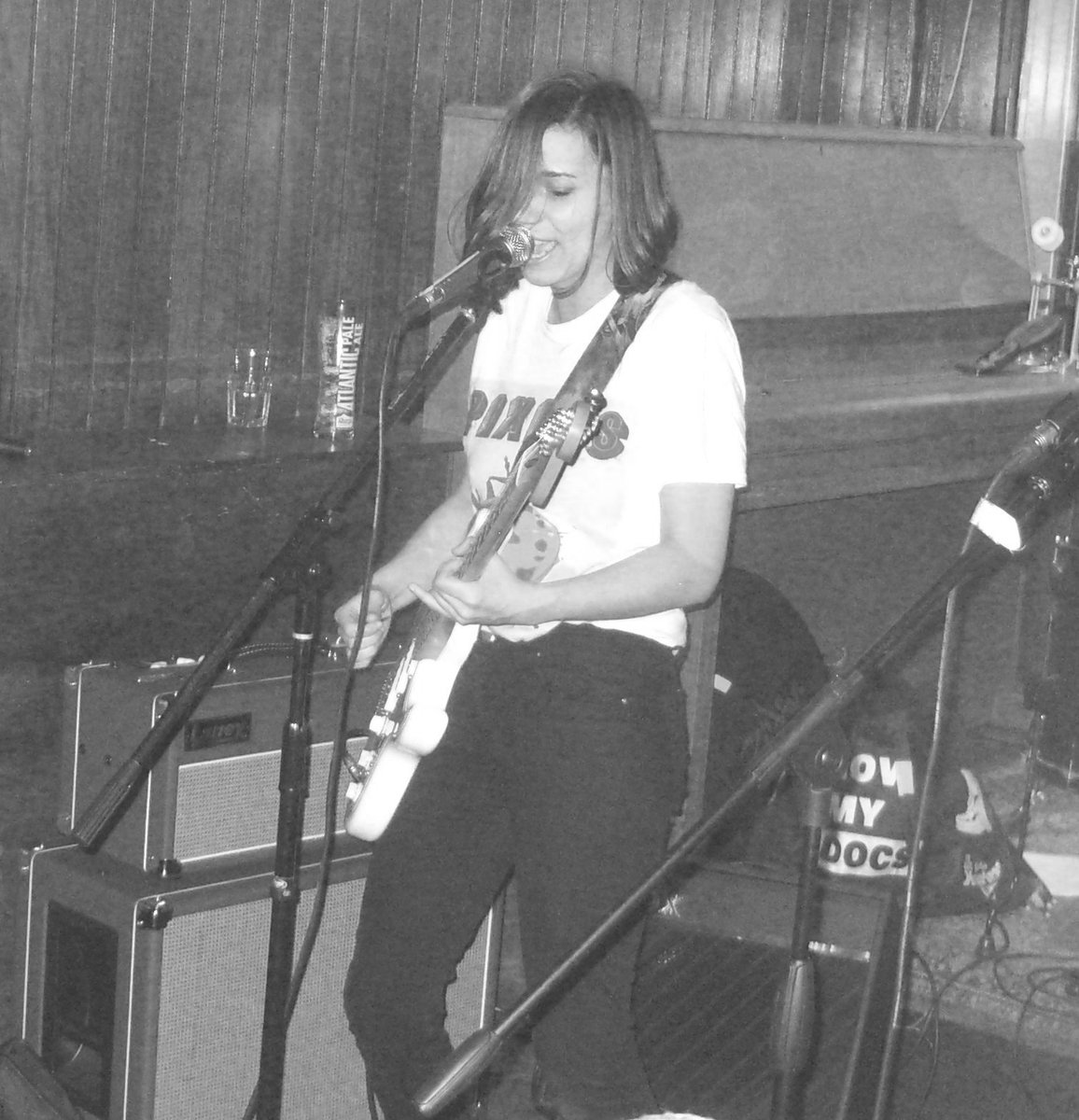 Some pics and video of last night's brilliant gig at the Good Mixer. Howlers and Berries on top form....

youtube.com/watch?v=jxkcmZ…

youtube.com/watch?v=P7Ei3x…

#Howlers #Berries #IndependentVenueWeek #Camden #London #livemusic #IVW20 #Rock #concert #Gig #music #Live #guitar
