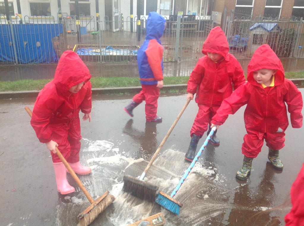 stdavidsrc2017's tweet image. What do you do when it's raining lots outside☔️💧Dosbarth Derbyn have decided to make bubble puddles of course! We had so much fun this afternoon. #puddlefun #authenticlearning #outdoorlearning #grossmotorskills #teamwork #communication #independentlearners