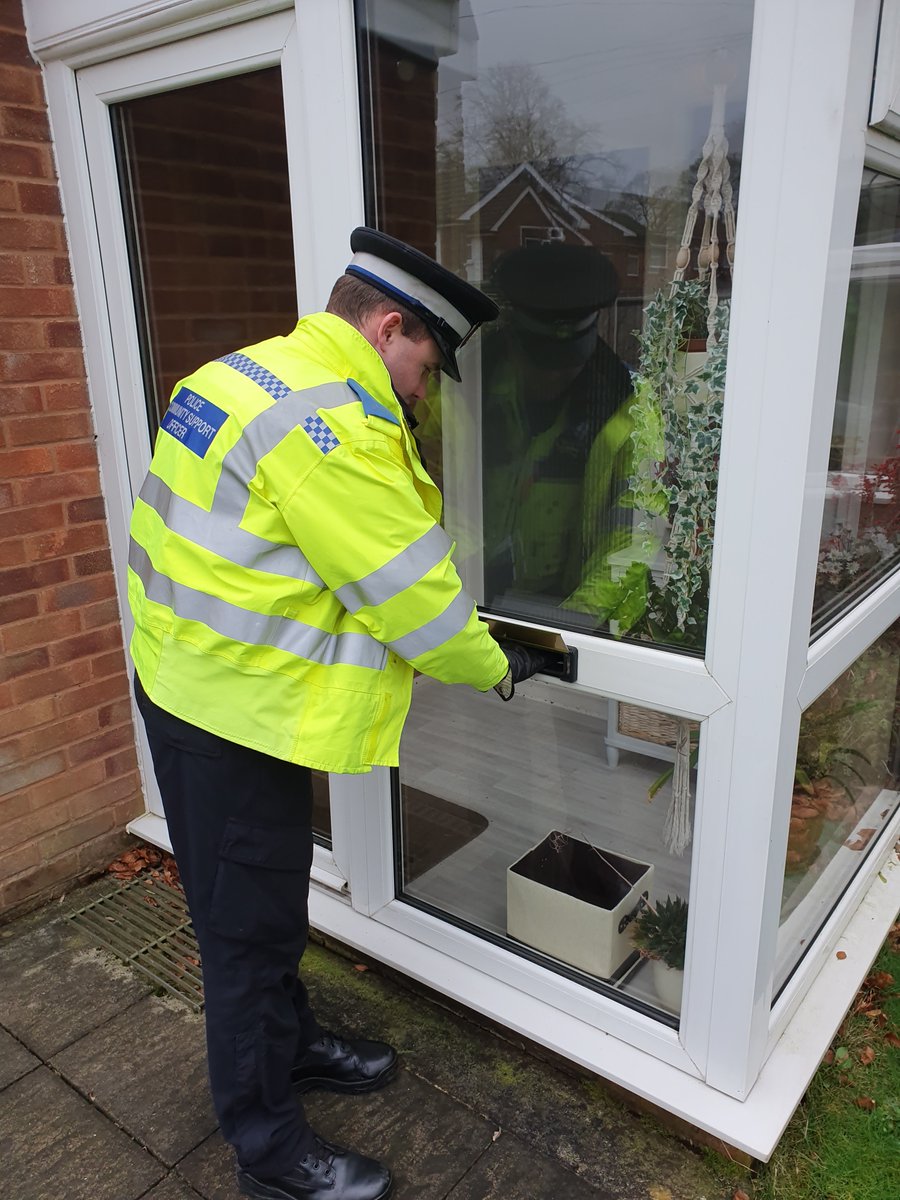 StMatthewsWMP's tweet photo. After a increase in vehicle crime, PCSO's have been out this morning posting cards in the Highgate area about how to reduce vehicle crime. #removevaluables #lockyourdoors #closethewindows #saynotovehiclecrime https://t.co/ojsTSCDQVN