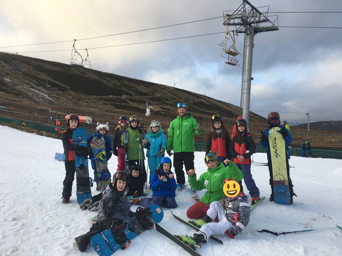 🐬 A couple of snaps from yesterday’s snow session! Everyone did so well with their skiing and snowboarding. The children were back at The Lecht today after a great sleep last night. 🎿