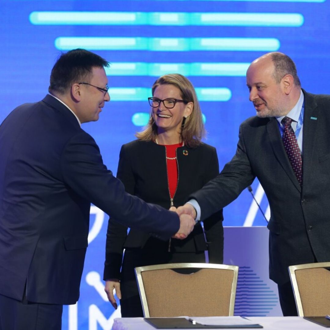 ITU, UNICEF & Kazakhstan shakes hands over the agreement to connect schools to the Internet