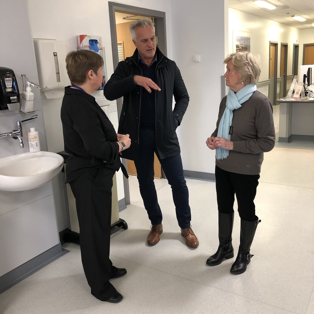 Such an honour to meet @SBRFoundation Lady Elsie Robson, Prof Ruth Plummer and the incredibly brave and generous patients and not to forget the staff at the Sir Bobby Robson Clinical Trials Research Centre @NewcastleHosps this morning... thank you so much for the welcome❤️