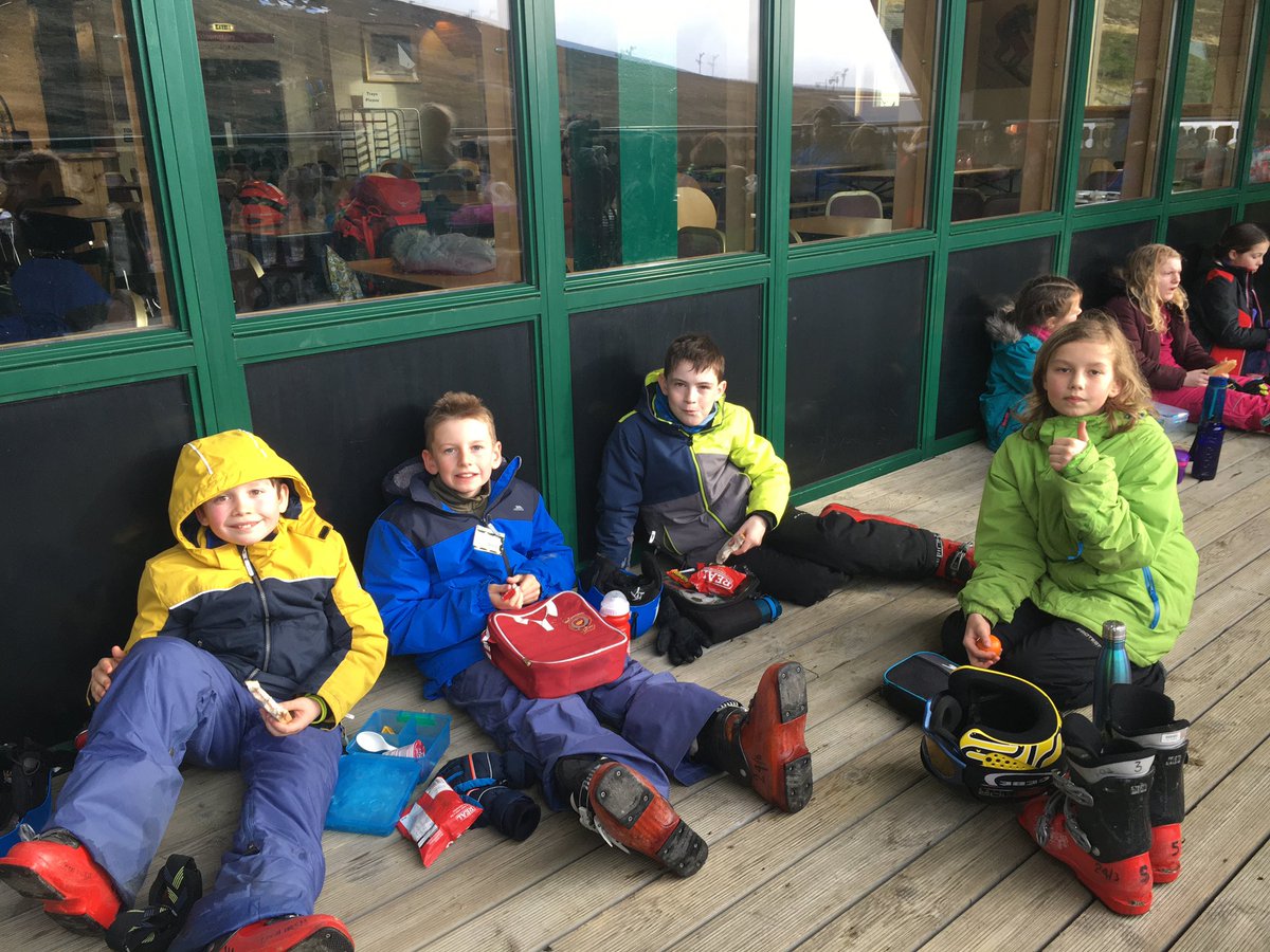 northkessockps's tweet photo. 🐬 Time for a spot of lunch! 🎿 https://t.co/iqdnI194Ut
