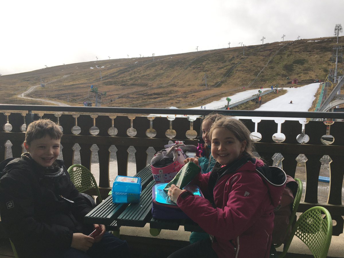 🐬 Lunch with a great view! 🎿