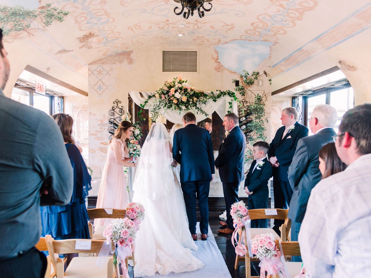 Love is in the air! Are you planning a wedding in 2020? Let us help you find the perfect space for your special day. 💕 rioplaza.net/contact-us
.
💏 Wendy Beardsley &amp; Brian MacEinri
📷 Lonestar Pineapple Photography
📍 4th LL &amp; Rio Room