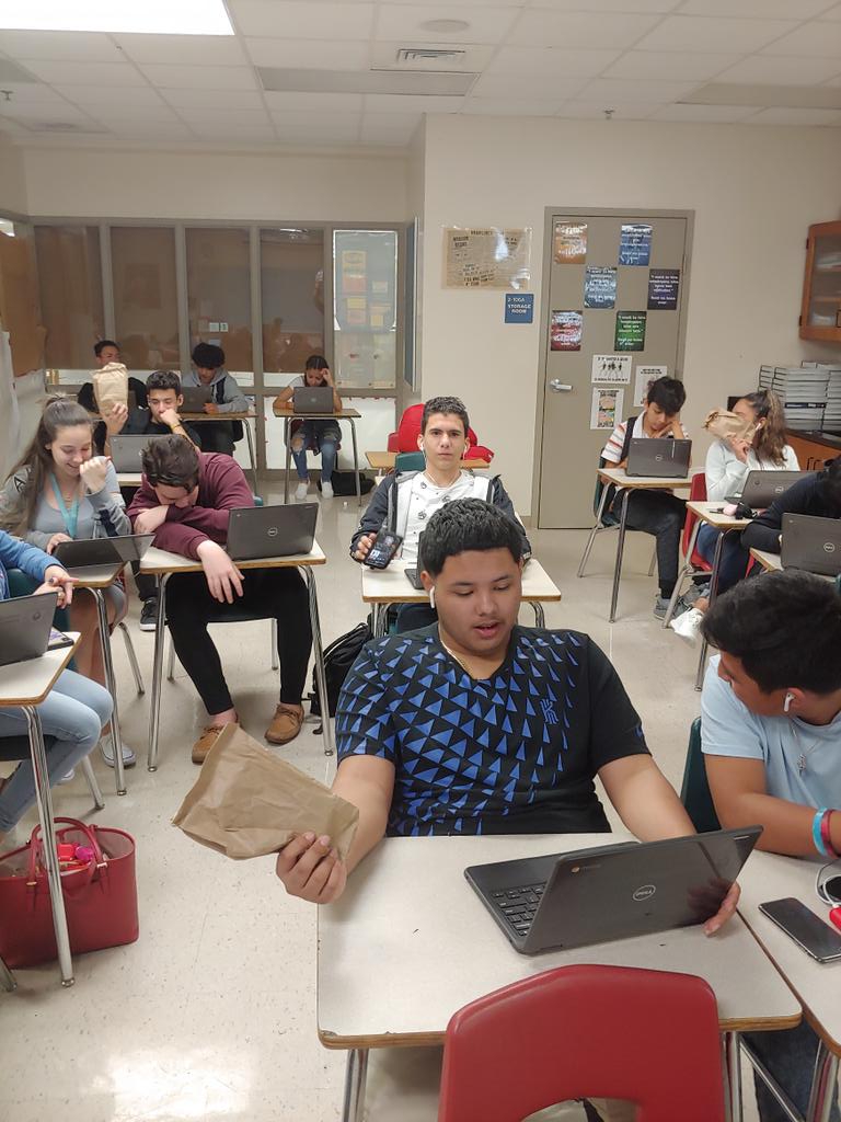 cdubs2202's tweet image. When your students are caught being on their phones, brown bag em! #brownbag #phoneproblem #teacherproblems