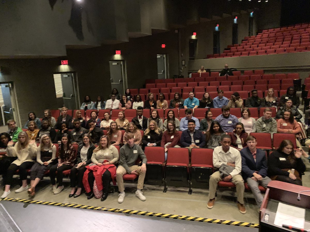 DeanJudyBeck's tweet photo. Ready to lead!! Teacher cadets @USCAiken Conference led by our awesome Teaching Fellows @usca_tfellows @cerrasc @USCAiken @AikenPublicSch https://t.co/2n556SAZCz