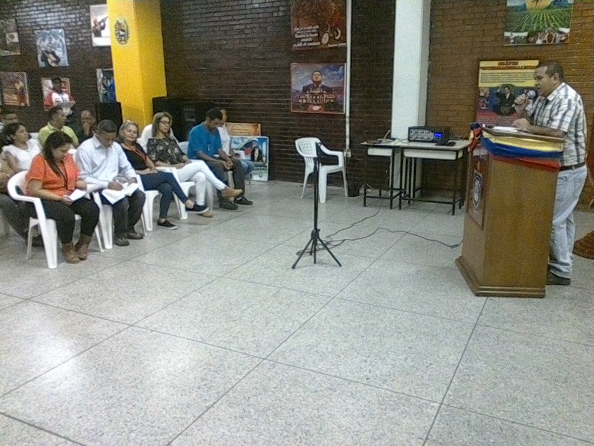 Nucleo_Lara's tweet photo. Apertura de la tribuna antiimperialista por parte del coordinador de Formación Patriótica #NúcleoLara Prof. José Lucena @unefa_ve @angiolillofp @Educacion_MPPD @unefa_vrro @VDIUNEFA1 @UNEFA_VASyPC @elraye167 https://t.co/TpdNBsSd0J