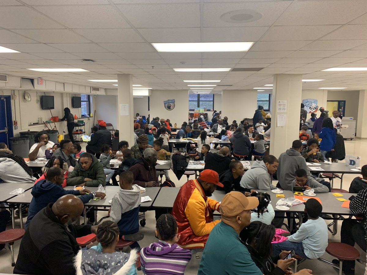 ValueTheirVoice's tweet image. Let’s make this viral!! Slater’s Dads do Literacy #dadsareinvolved