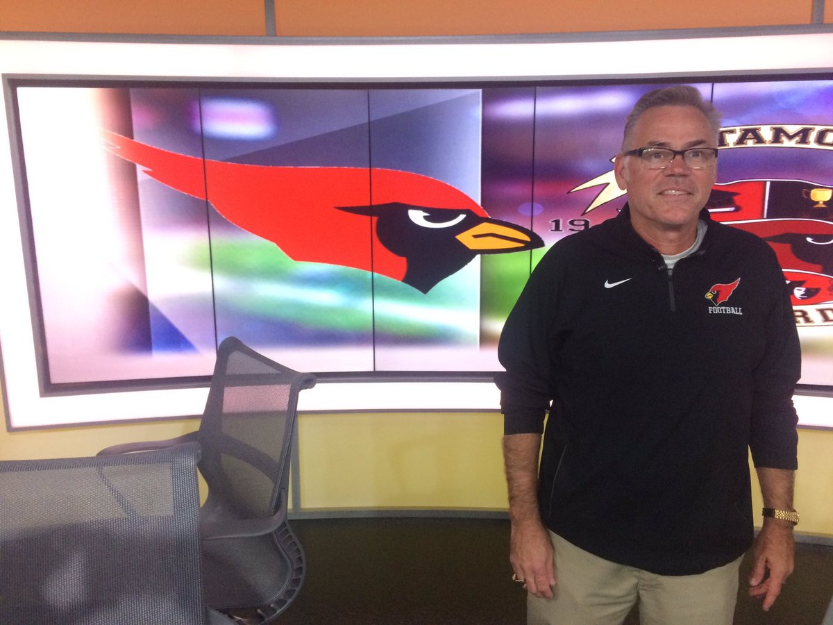 hoijim's tweet photo. Metamora Redbirds football Coach Pat Ryan met w his team today to announce his retirement.  30 remarkable years- 268 wins- 2 state titles- 7 state title appearances.  Hall of Fame Coach and an absolutely 1st class man.  I will truly miss working w Coach Ryan https://t.co/LJ3tPJU5xN