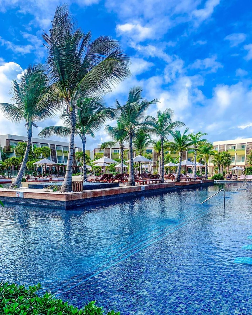 This view is just what you need to start a great weekend! 😍  bit.ly/2UHVL0