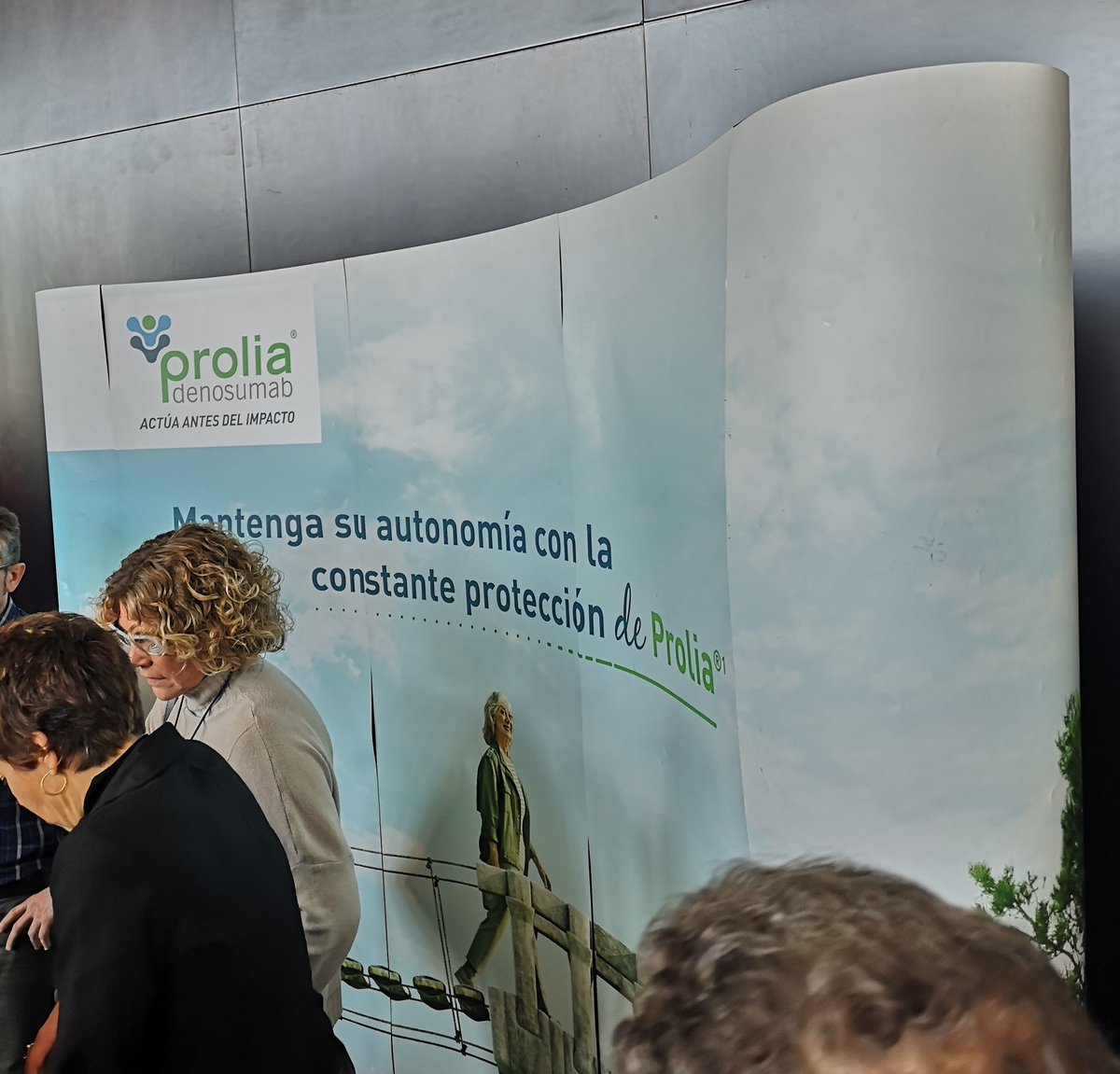 MiquelFarres's tweet image. Sólo 2 ponentes con declaración de conflicto de intereses, tan rápida q no se podía leer
Con comentarios como:
"El LDL como más bajo mejor, sin límite inferior", en charla Rosuvastatina/Ezetimibe. Parece q a partir de ahora hay que tratar las aguas con estatinas... #APDaysemFYC