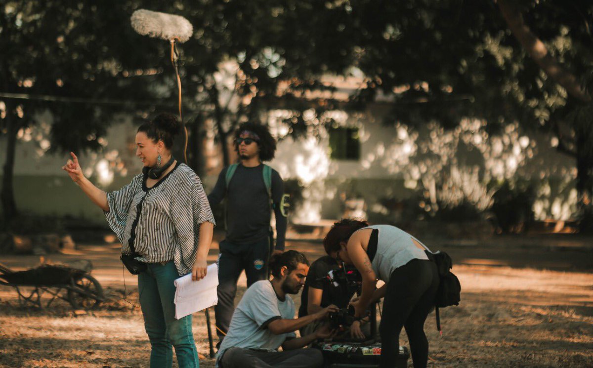 PVDLAB_Vpar's tweet photo. Bajo la dirección de @NinaMarinD y con el apoyo de @PVDLAB_Vpar, finalizó con éxito rodaje de la película “Tierra Quebrá”, más de 70 personas hicieron parte del elenco de esta producción, que se tomó a Valledupar y sus corregimientos para mostrar la cultura que los caracteriza. https://t.co/huzcDVdJNa